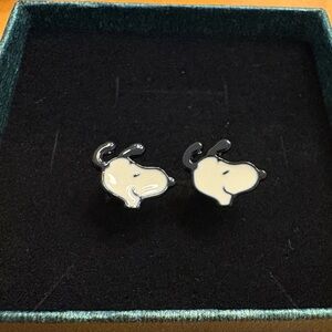Snoopy stud earrings